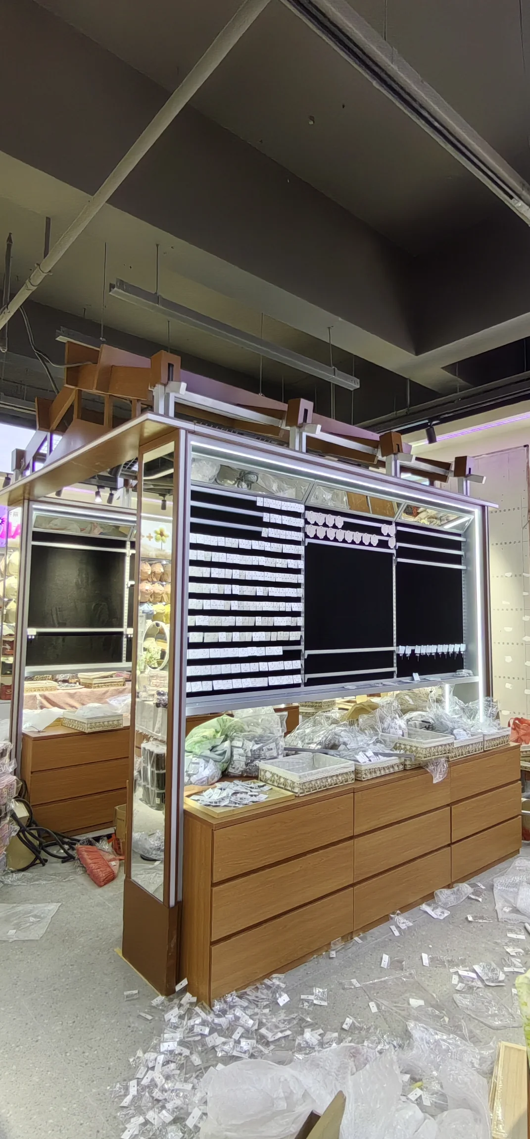 Installed retail fixtures before merchandise display at Dongguan Chaowushi